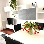 Incantevole A Apartment Como