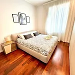 Incantevole A Apartment Como