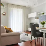 Incantevole A Apartment Como